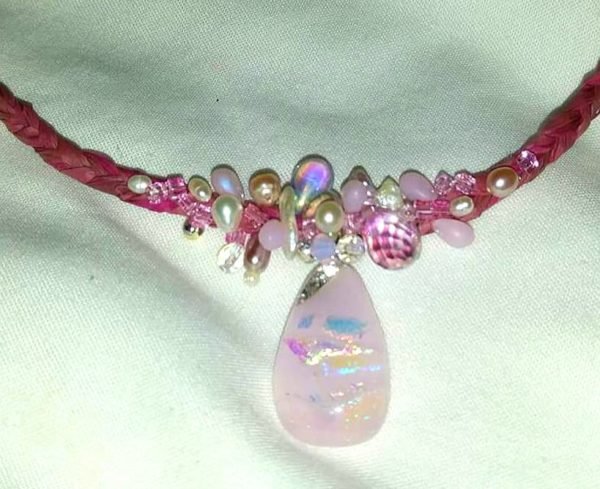 Collier raphia rose verre