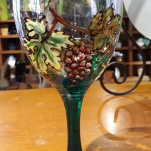 verre à vin peint à la main motif Vignes